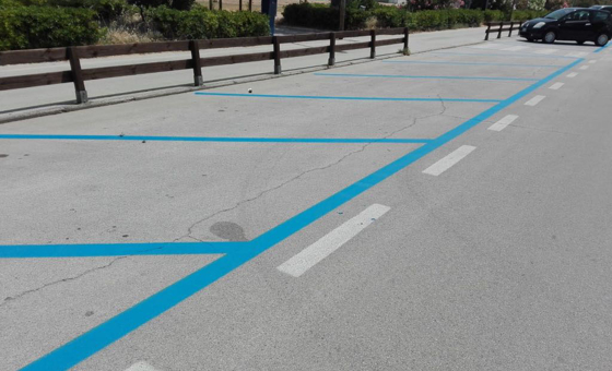 foto strisce blu
