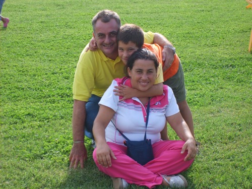 Alessandro, da piccolo, con mamma Maria Pia e papà Umberto