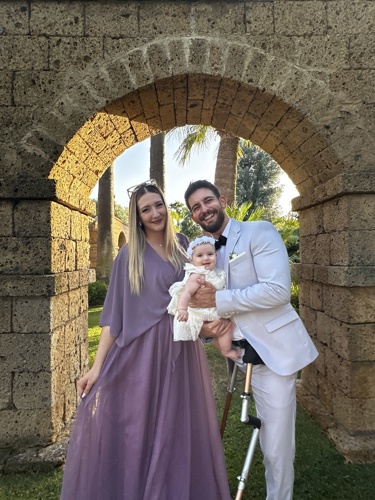 Arturo con la compagna Maria Laura e la piccola Benedetta